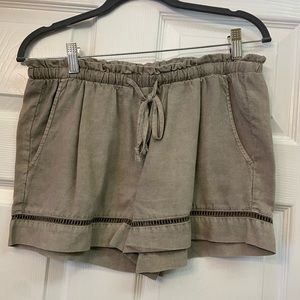 Bella Dahl comfy shorts